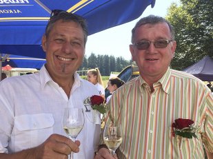 Ich war als Ehrengast am 79. Berner Kantonalen Nationalturntag in Kernenried eingeladen. Hier mit Gemeindepäsident Hans Rudolf Sägesser von Lyssach.