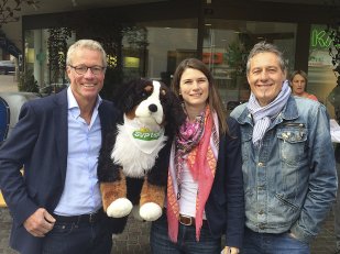 Strassenwahlkampf in Burgdorf mit Peter Brand und Nadja Pieren.